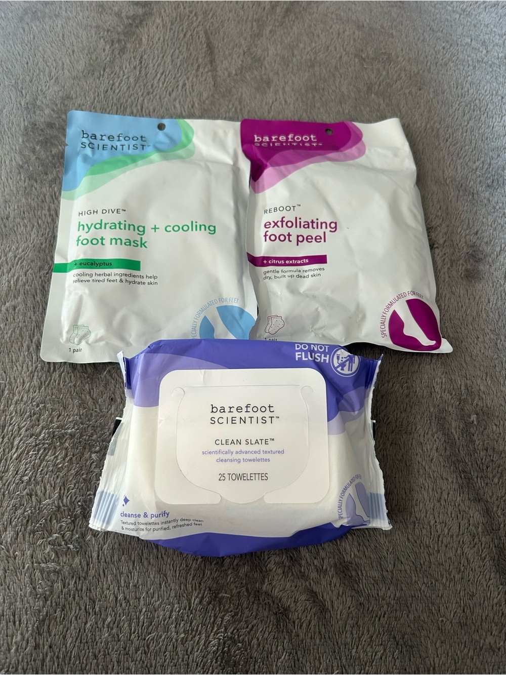 Hydrating + Cooling Foot Mask & Exfoliating Foot Peel - Blue & Purple- wipes